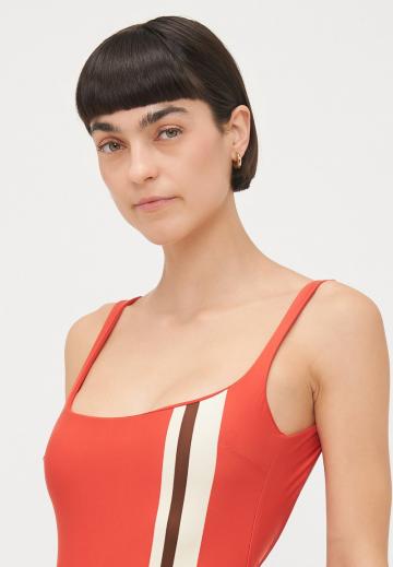 Слитный купальник