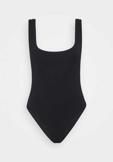 Слитный купальник