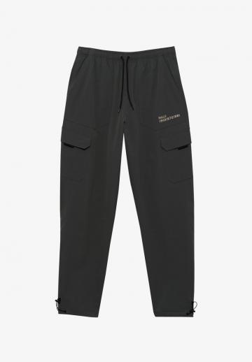 Брюки с накладными карманами