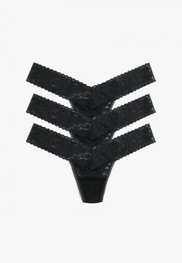 Трусы на бедрах