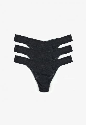 Трусы на бедрах