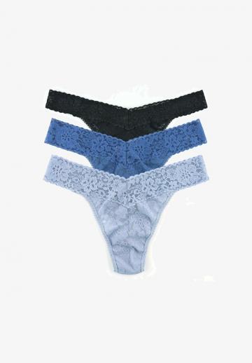 Трусы на бедрах