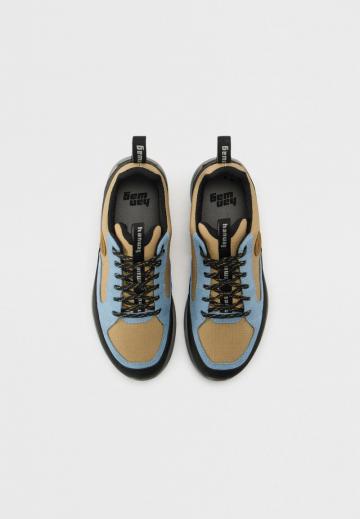 Походная обувь