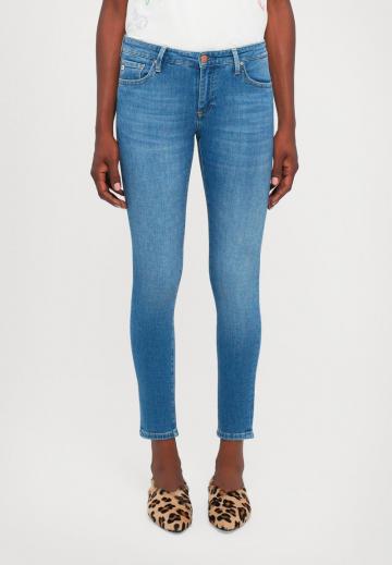 Узкие джинсы