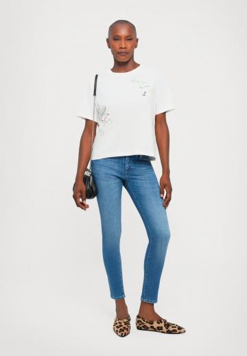 Узкие джинсы