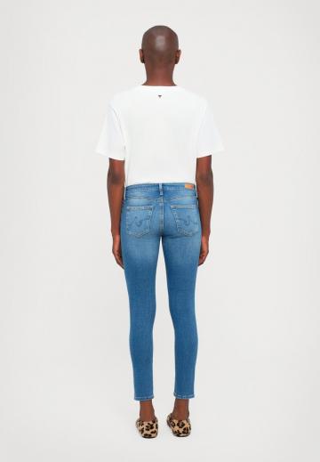 Узкие джинсы