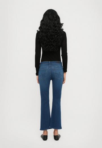 Короткие джинсы