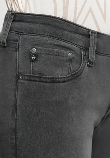 Узкие джинсы