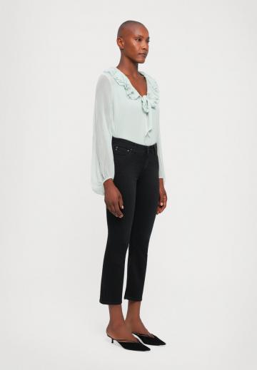 Клешеные джинсы