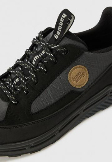 Походные кроссовки