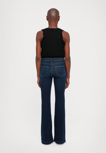 Клешеные джинсы