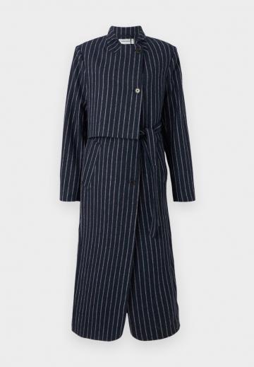 Шерстяное пальто