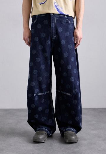 Прямые джинсы