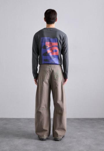 Прямые джинсы