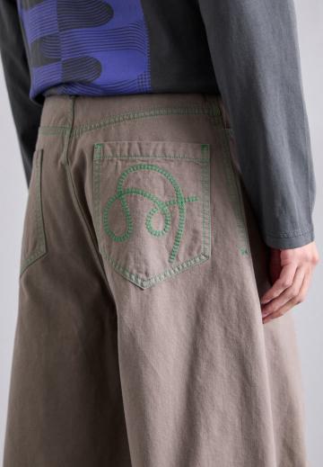 Прямые джинсы