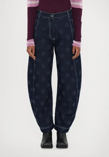 Джинсы бойфренда