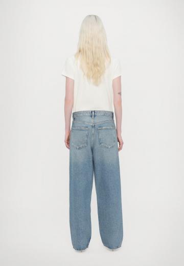 Джинсы бойфренда