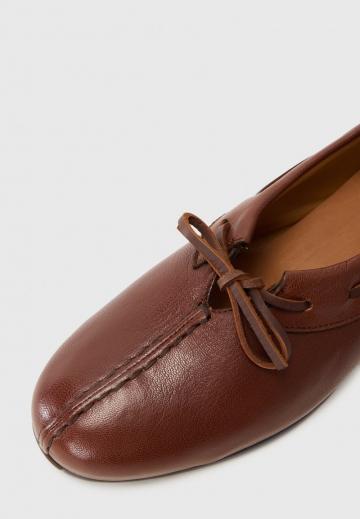 Ботинки на шнуровке