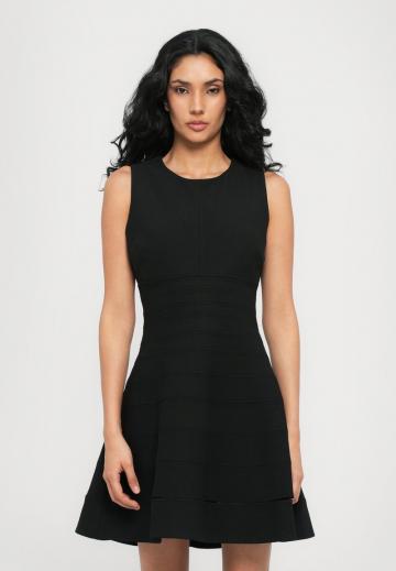 Вязаное платье