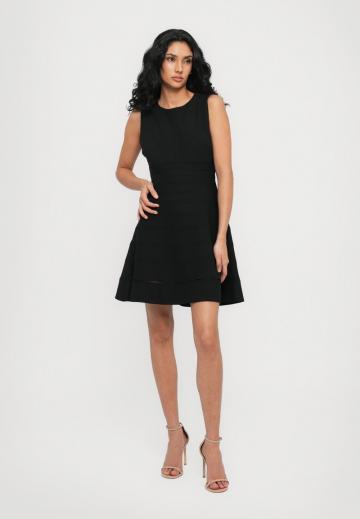 Вязаное платье