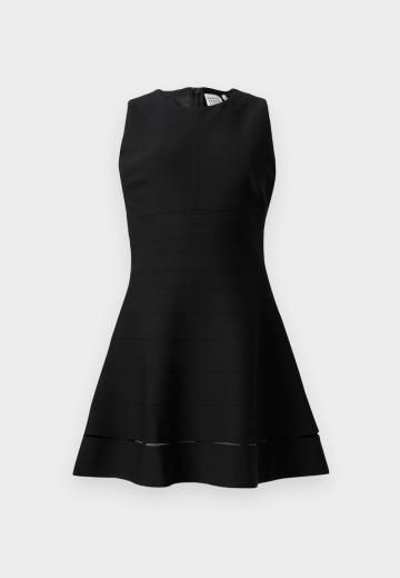 Вязаное платье