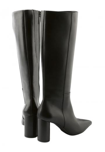 Высокие сапоги