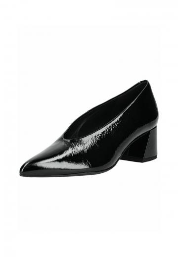 Туфли с высоким носом