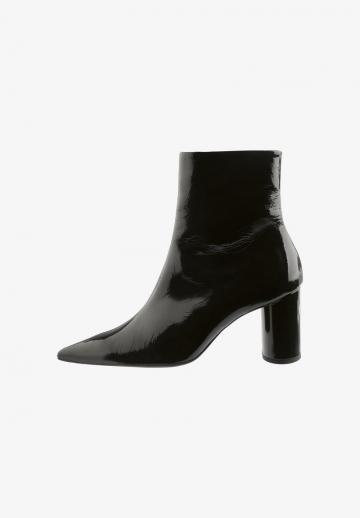 Полусапожки на высоком каблуке