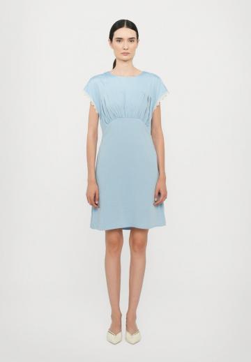 Короткое платье