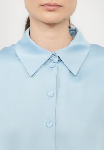 Атласная блузка