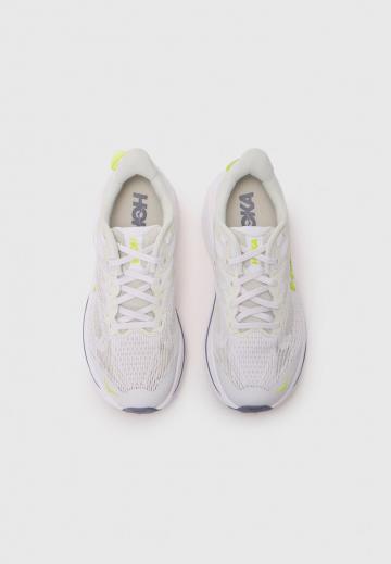 Беговые кроссовки