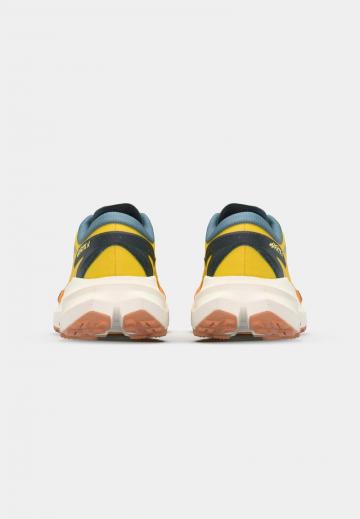 Беговые кроссовки