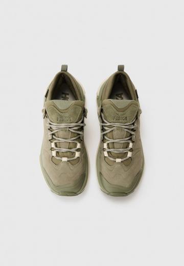 Походные кроссовки