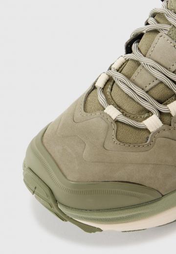 Походные кроссовки