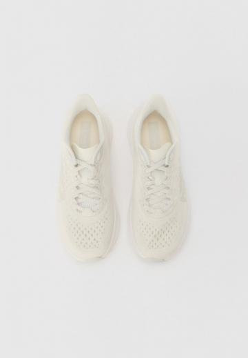 Беговые кроссовки