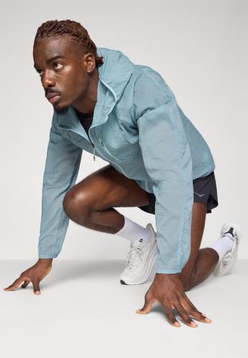 Спортивная куртка