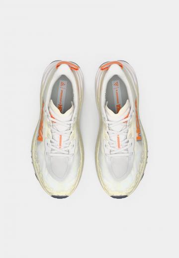 Беговые кроссовки