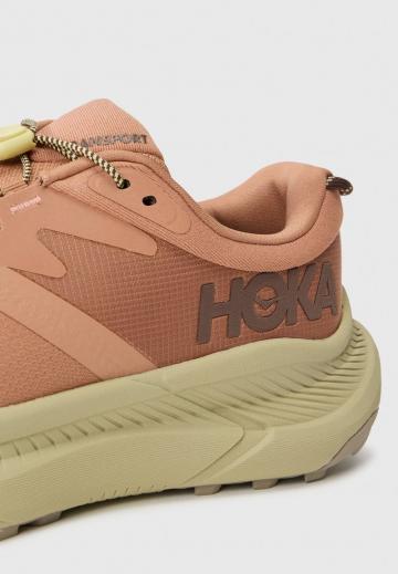 Походные кроссовки