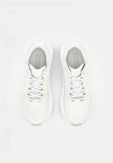 Беговые кроссовки