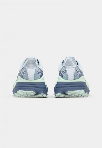 Беговые кроссовки