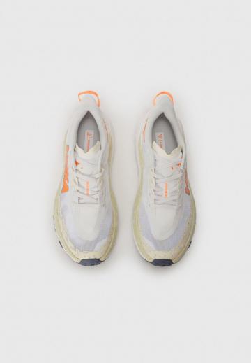 Беговые кроссовки