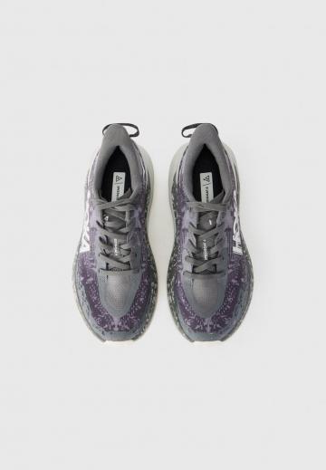 Беговые кроссовки