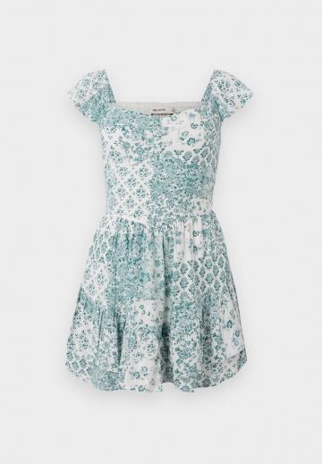 Короткое платье