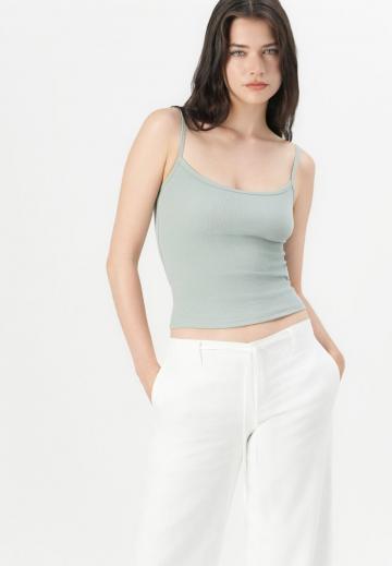 Топ на бретельках