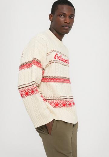 Пуловер в полоску