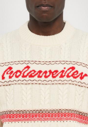 Пуловер в полоску