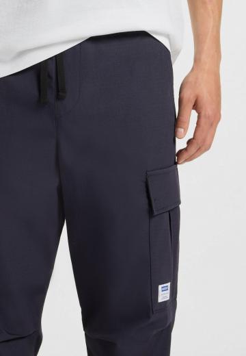 Брюки с накладными карманами