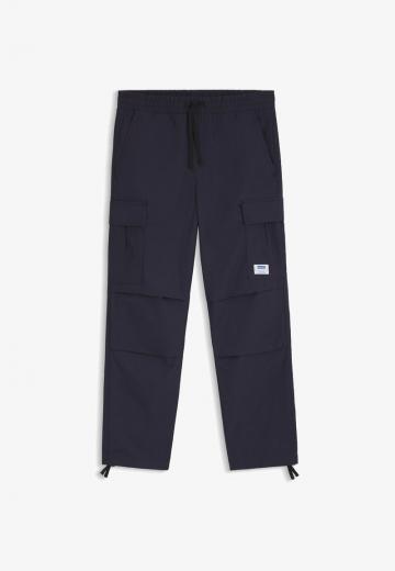 Брюки с накладными карманами