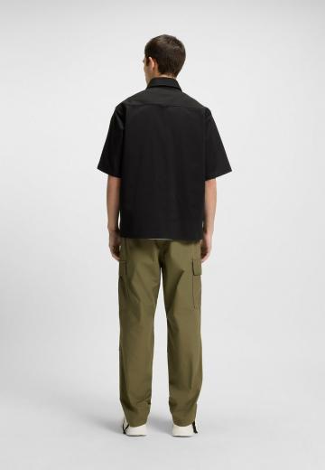 Брюки с накладными карманами