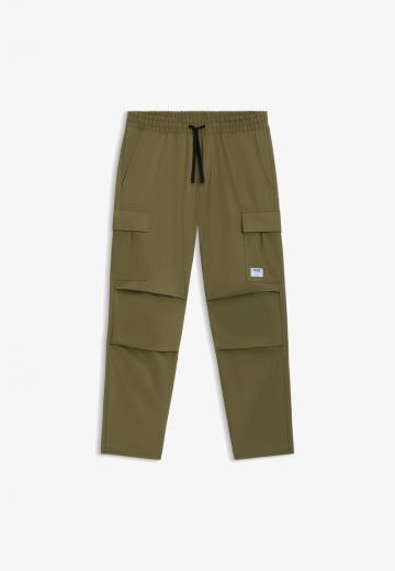 Брюки с накладными карманами